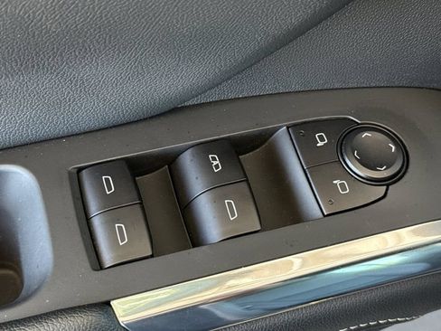 Used 2025 Chevrolet Traverse LT FWD image 18