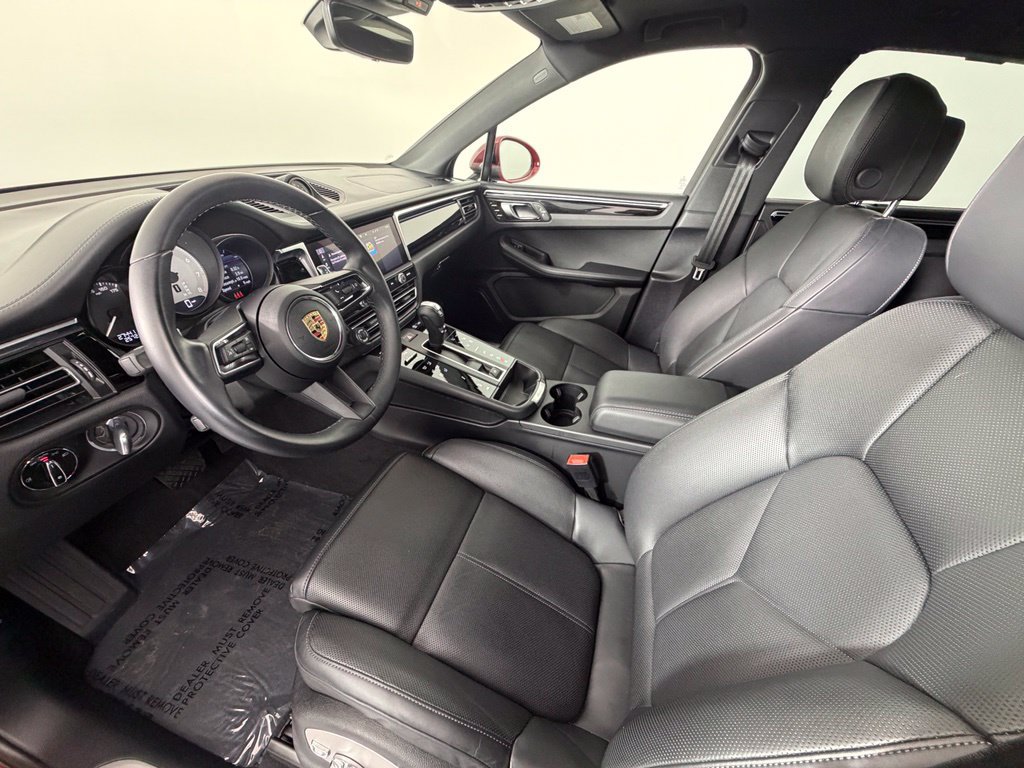 Certified 2024 Porsche Macan S AWD/4WD image 4