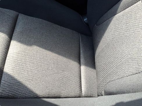 Used 2025 Nissan Rogue SV FWD image 24