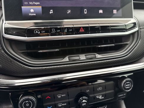 Used 2023 Jeep Compass Altitude image 32