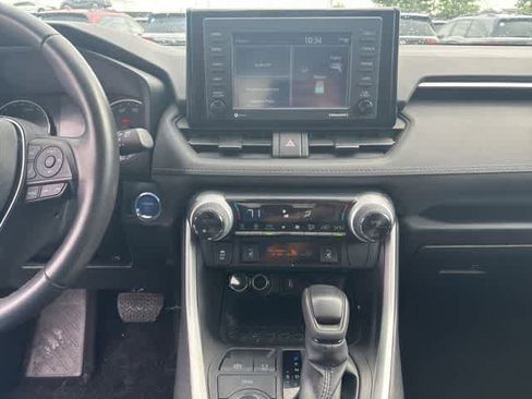 Used 2022 Toyota RAV4 XLE w/ XLE Grade Weather Package AWD/4WD image 19