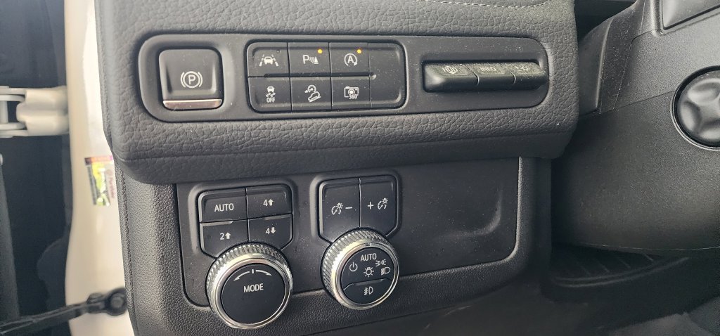 Used 2024 GMC Yukon Denali AWD/4WD image 33
