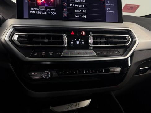 Used 2025 BMW X4 xDrive30i AWD/4WD image 23