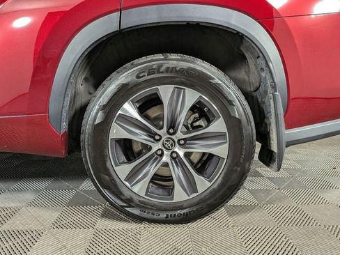 Used 2021 Toyota Highlander XLE image 13