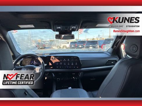 Used 2025 Chevrolet Suburban RST image 20