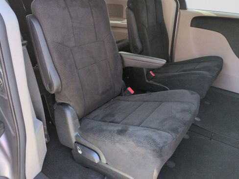 Used 2013 Dodge Grand Caravan SE image 24