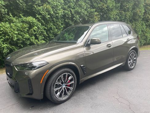 Used 2024 BMW X5 sDrive40i w/ M Sport Package image 1