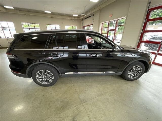 Used 2023 Lincoln Aviator AWD image 8
