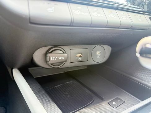 Used 2023 Hyundai Elantra Limited FWD image 18