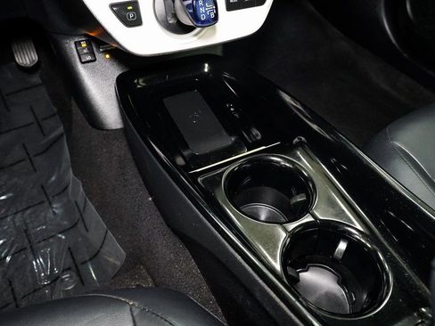 Used 2018 Toyota Prius Prime Premium image 19