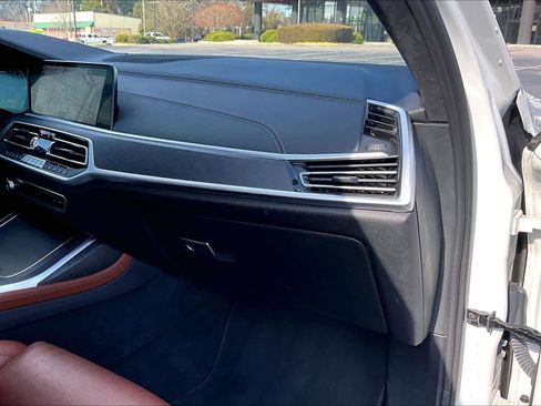 Used 2022 BMW X7 M50i w/ Luxury Seating Package image 18