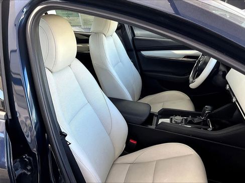 Used 2021 MAZDA MAZDA3 s image 8