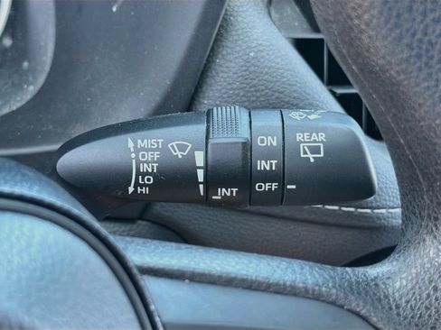 Used 2021 Toyota RAV4 XLE AWD/4WD image 21