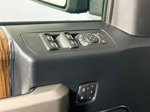 Used 2019 Ford F150 Lariat w/ Equipment Group 502A Luxury AWD/4WD image 16