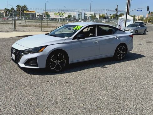 Used 2025 Nissan Altima 2.5 SR image 4