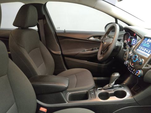 Used 2017 Chevrolet Cruze LT w/ Sun And Sound Package image 21