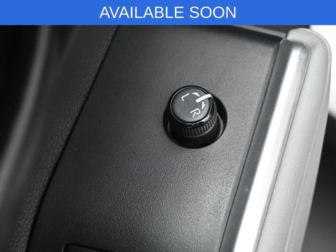 Used 2023 Toyota Highlander L FWD image 12
