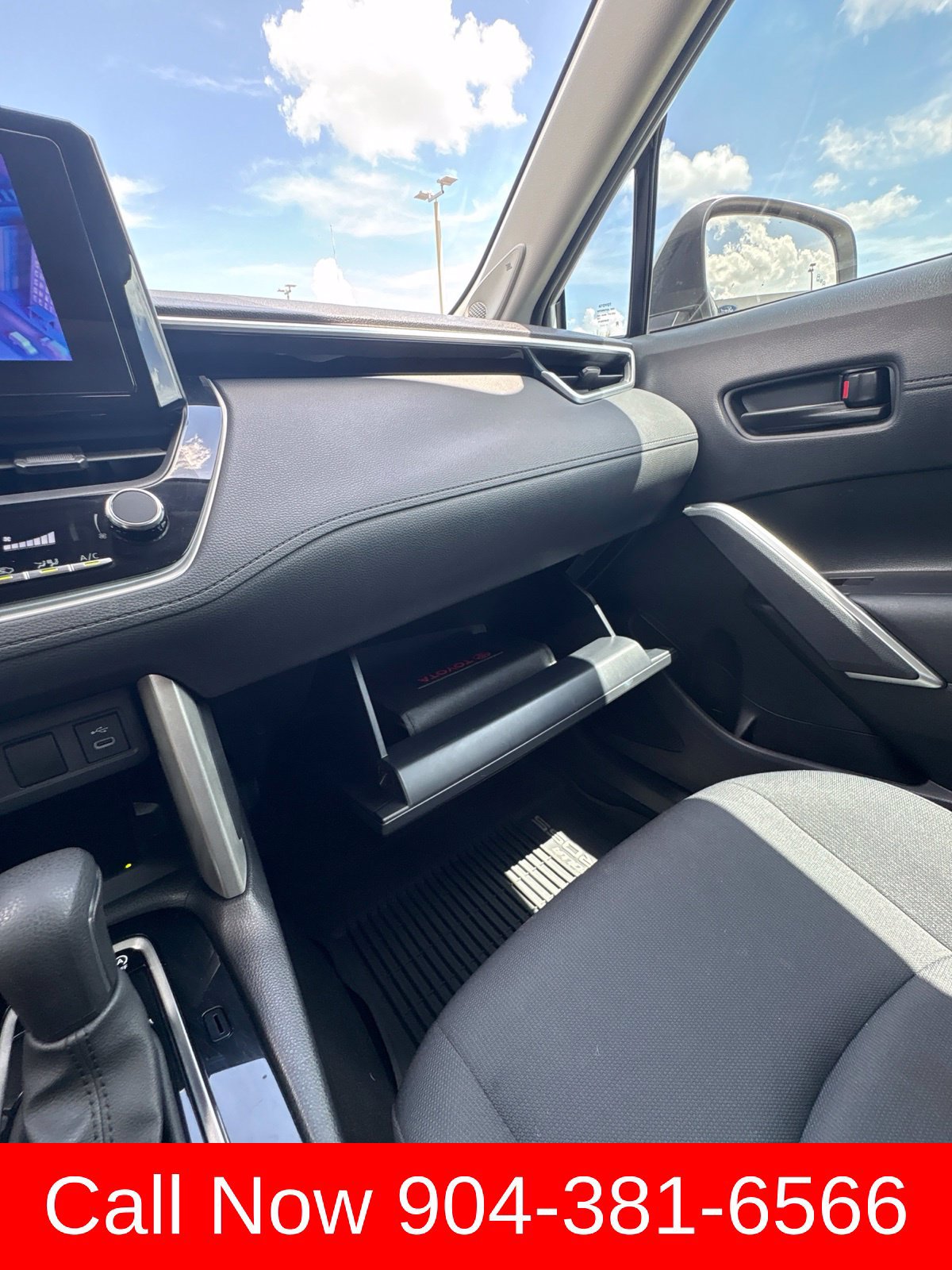 Used 2024 Toyota Corolla Cross LE w/ Moonroof Package FWD image 29