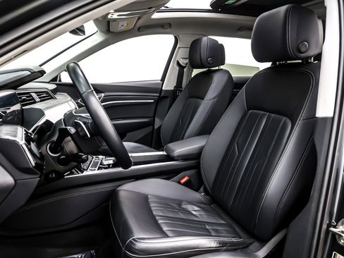 Used 2024 Audi Q8 e-tron Premium image 18