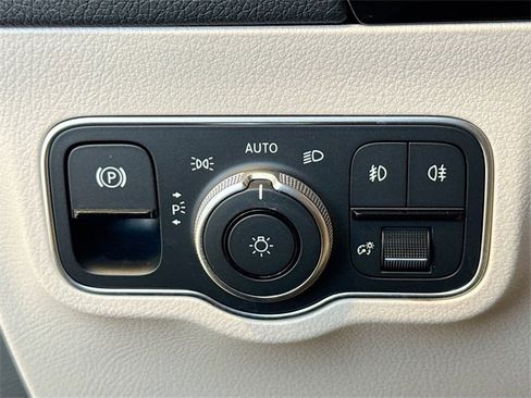 Certified 2025 Mercedes-Benz GLA 250 4MATIC image 10