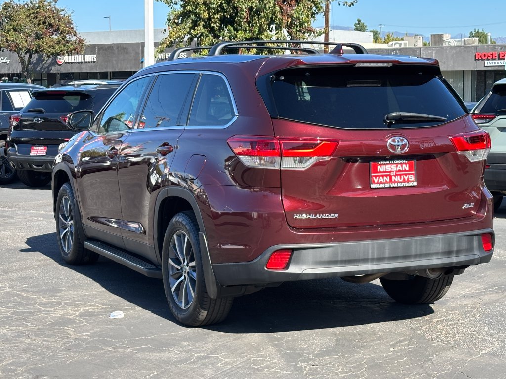 Used 2019 Toyota Highlander XLE FWD image 4