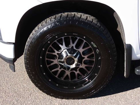 Used 2019 Chevrolet Silverado 1500 High Country image 14