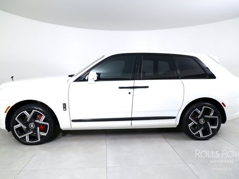 Used 2025 Rolls-Royce Cullinan Black Badge AWD/4WD image 3