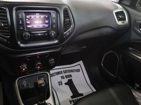 Used 2018 Jeep Compass Latitude FWD image 31
