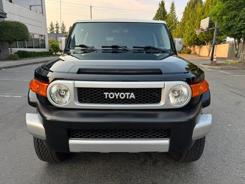 Used 2010 Toyota FJ Cruiser 4WD image 3