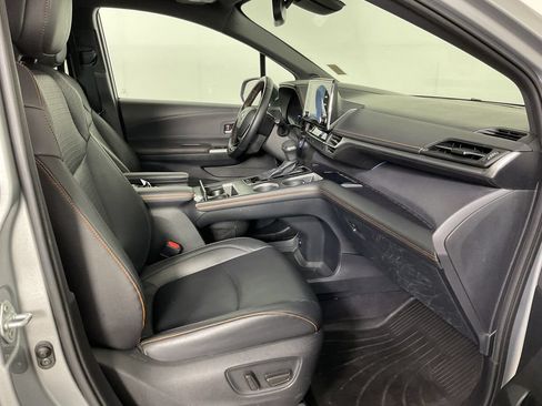 Used 2022 Toyota Sienna XSE w/ XSE Plus Package FWD image 25