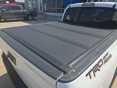 Used 2022 Toyota Tacoma TRD Off-Road w/ Technology Package RWD image 9