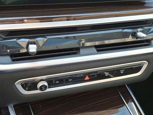 Certified 2024 BMW X7 xDrive40i w/ Premium Package image 19