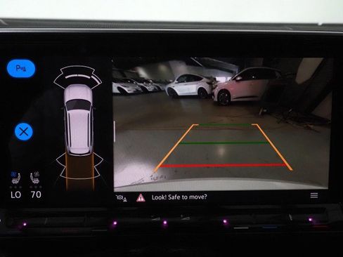 Used 2025 Volkswagen Atlas Peak Edition image 29