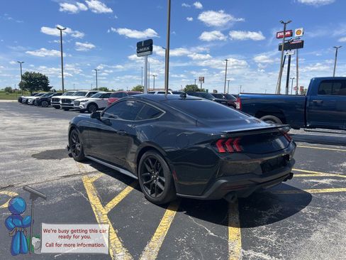 Used 2024 Ford Mustang Coupe RWD image 3