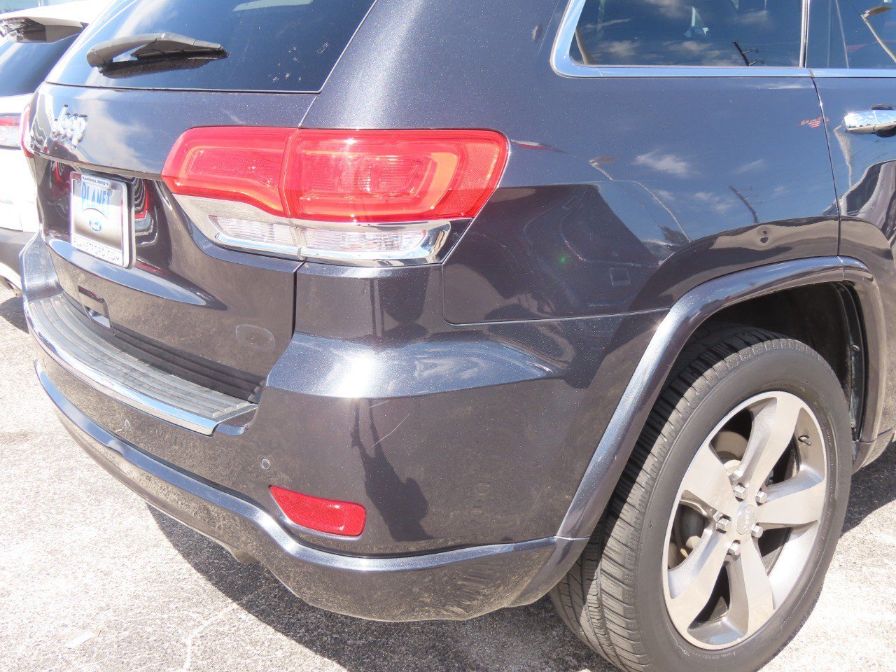 Used 2015 Jeep Grand Cherokee Overland RWD image 12