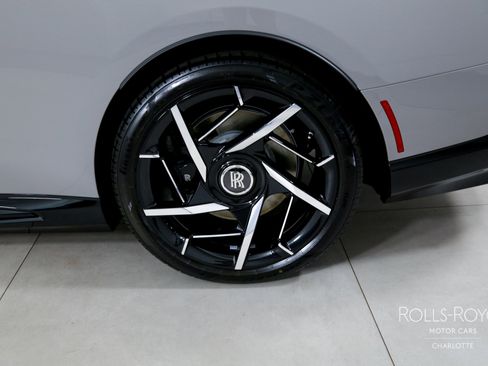 New 2025 Rolls-Royce Spectre Black Badge w/ Spectre Enhancement Package image 36