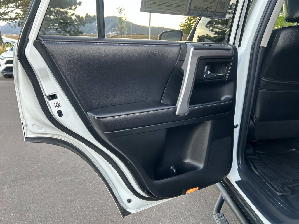 Used 2016 Toyota 4Runner SR5 AWD/4WD image 18