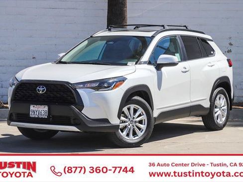 Certified 2024 Toyota Corolla Cross LE w/ Moonroof Package FWD image 1