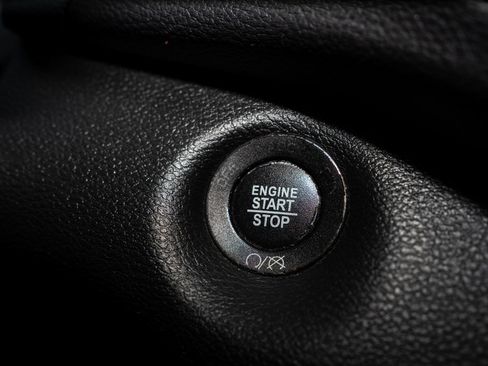 Used 2019 Jeep Cherokee Limited w/ Luxury Group image 33