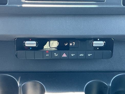 Used 2025 Mercedes-Benz Sprinter 2500 image 24