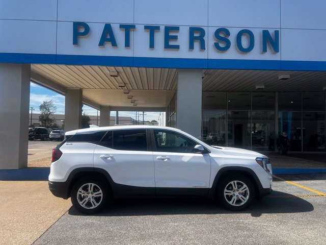 Used 2024 GMC Terrain SLE FWD image 1