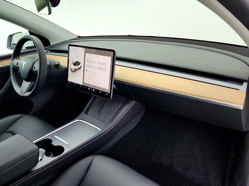 Used 2024 Tesla Model Y Long Range image 30