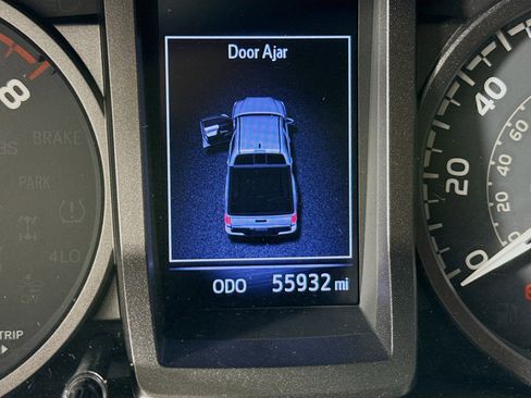 Certified 2018 Toyota Tacoma TRD Off-Road image 13