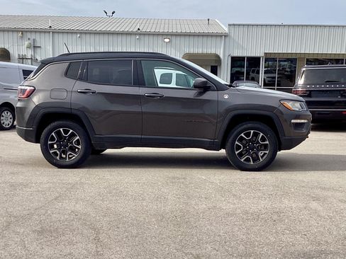 Used 2019 Jeep Compass Trailhawk AWD/4WD image 3