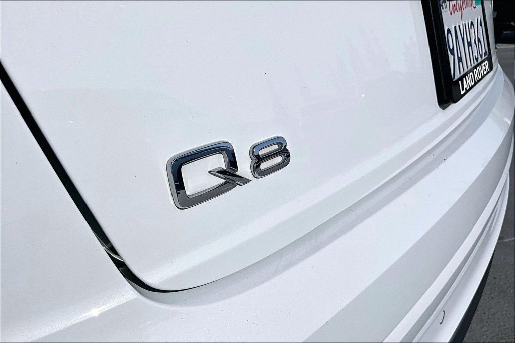 Used 2022 Audi Q8 Premium AWD/4WD image 22