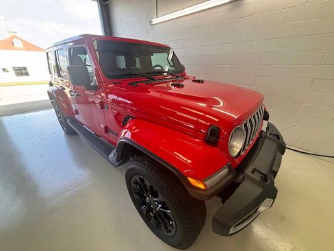 Certified 2025 Jeep Wrangler Unlimited Sahara AWD/4WD image 5