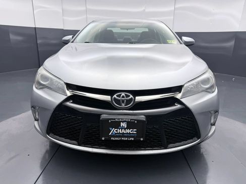 Used 2015 Toyota Camry SE FWD image 2