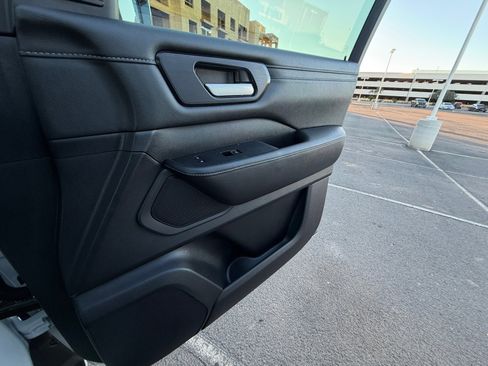 Used 2025 Nissan Armada SV image 16