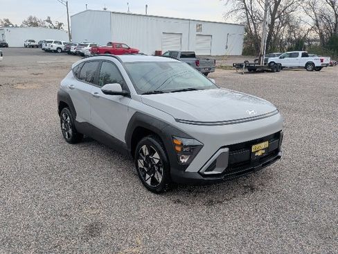 Used 2024 Hyundai Kona SEL image 7