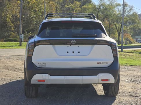 New 2026 Nissan Kicks SR w/ Cold Weather Package AWD/4WD image 9